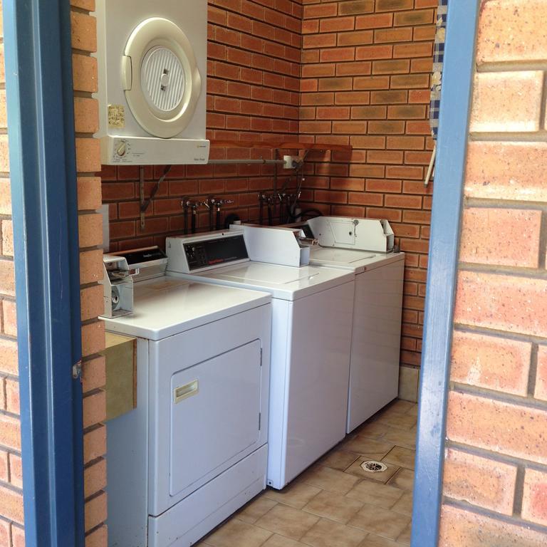 Newell Hwy Caravan Park Parkes Kültér fotó